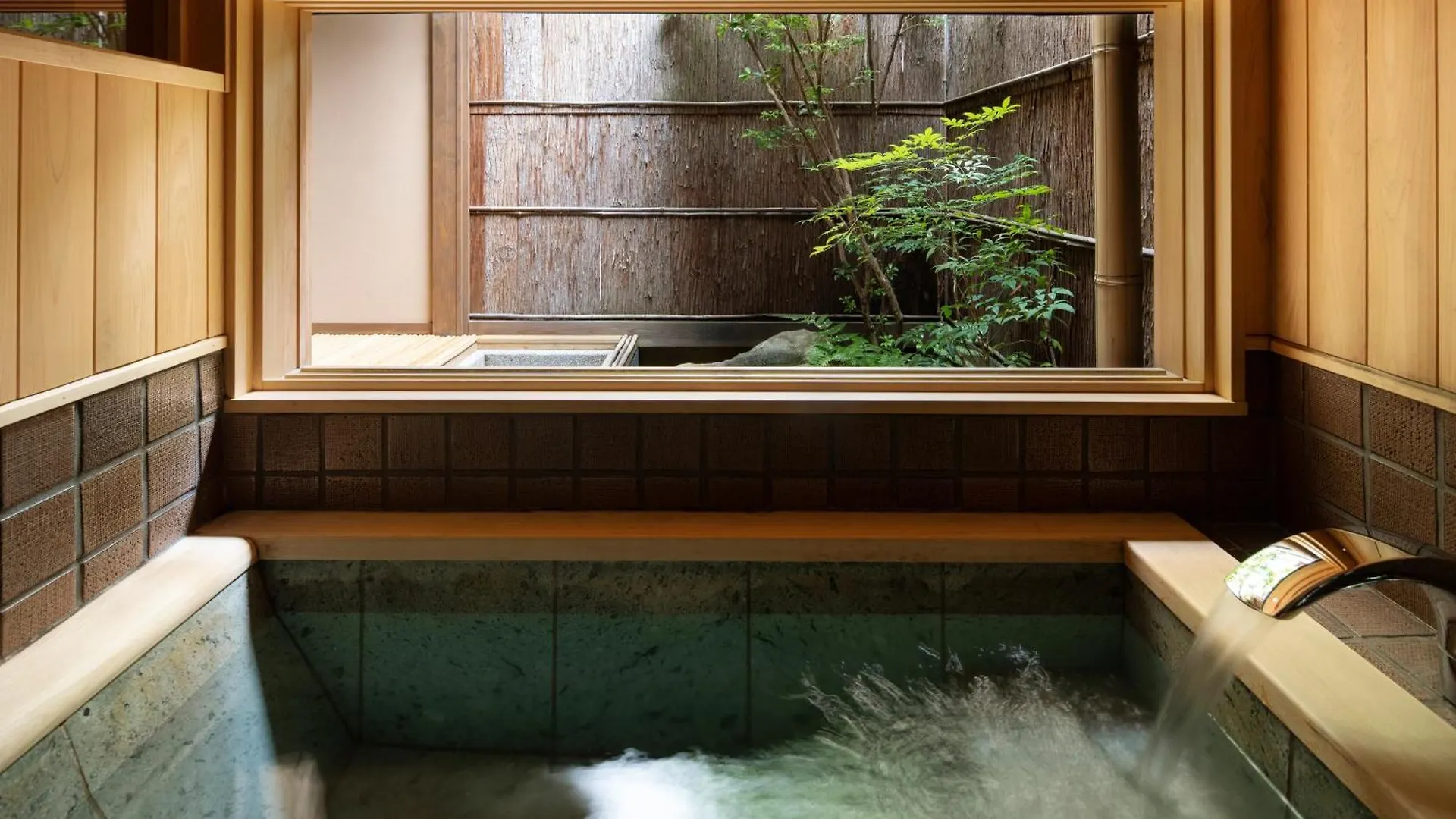 Yasakahan Kyoto Japan